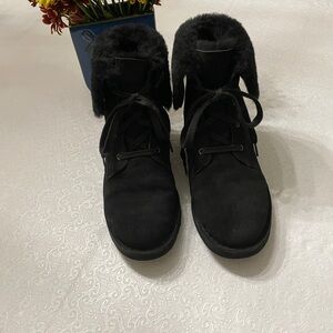 UGG Women’s Weylyn Bootie in Black Size 9
